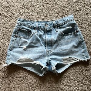 501 Levi’s short light wash
